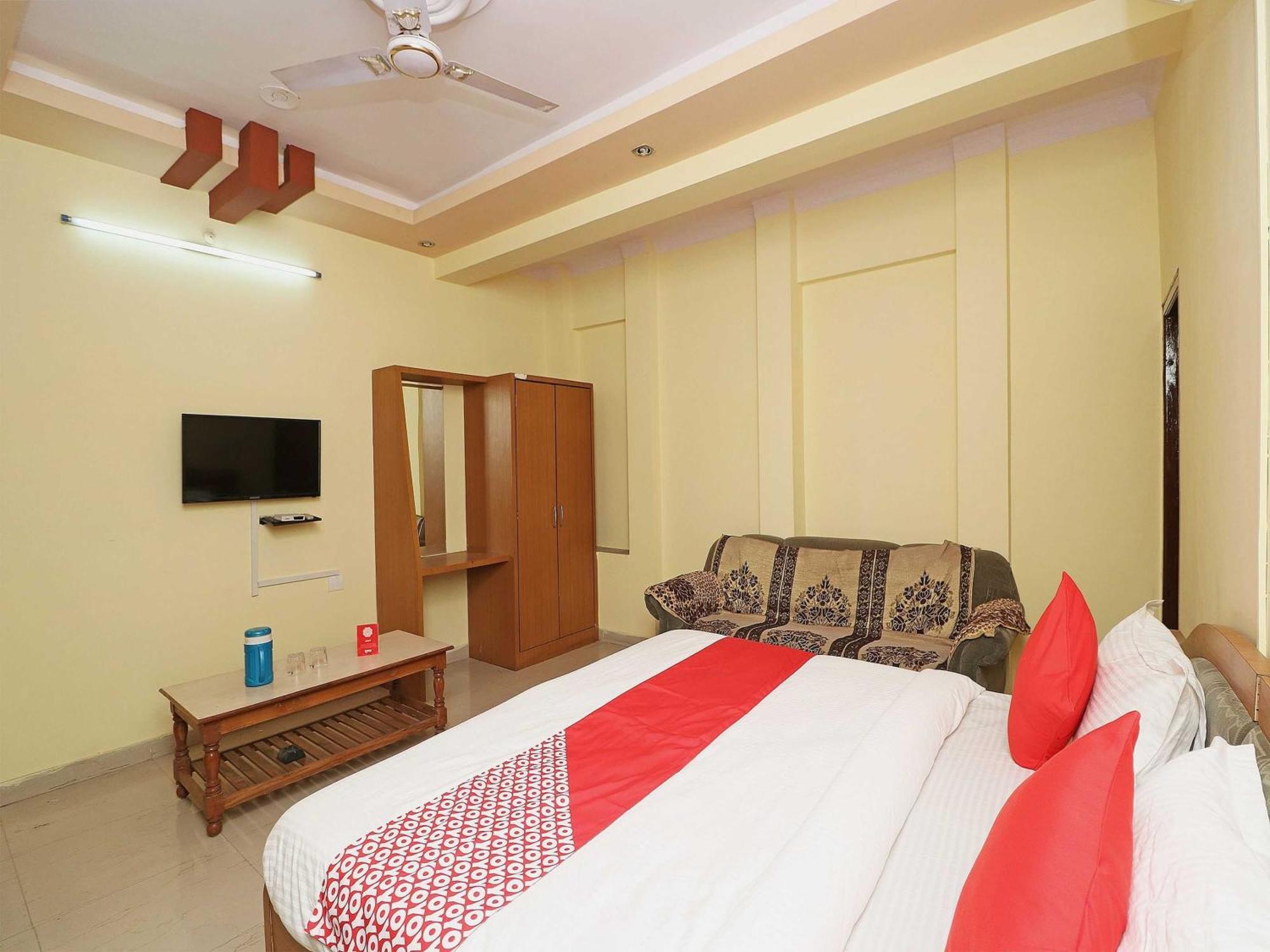 โอโย 12775 ภารตะ พลาซา Hotel โกตา ภายนอก รูปภาพ
