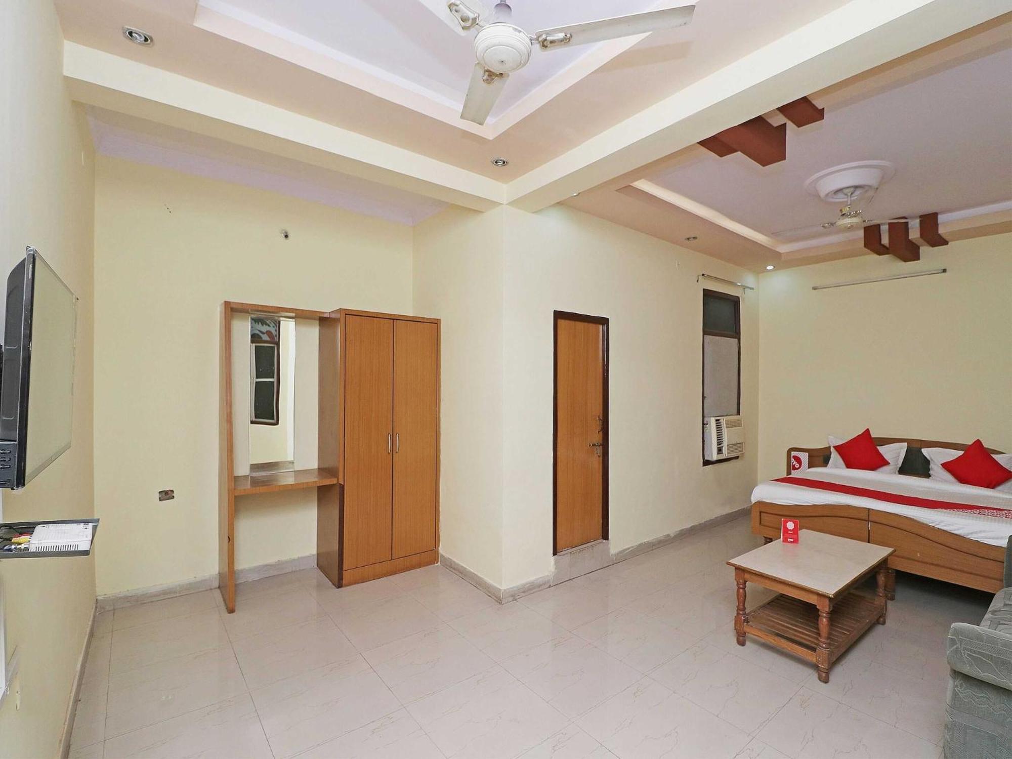 โอโย 12775 ภารตะ พลาซา Hotel โกตา ภายนอก รูปภาพ